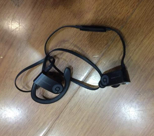 beats蓝牙耳机维修powerbeats3耳挂断